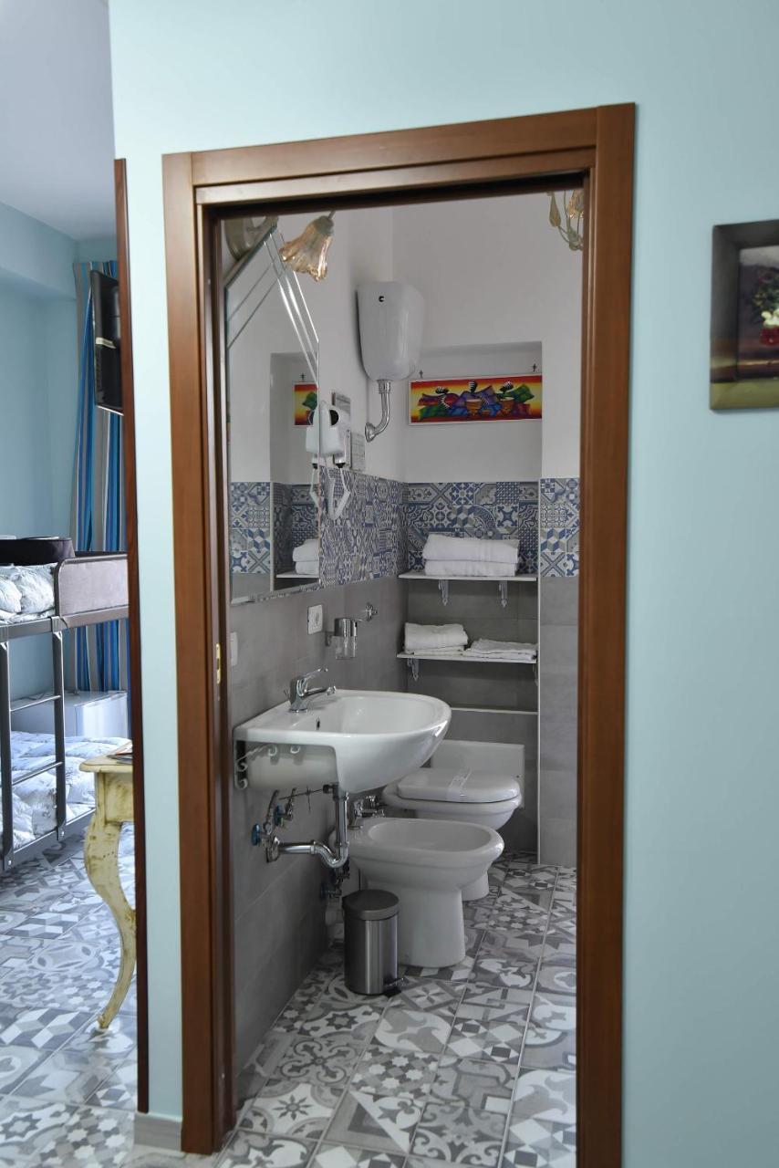 B&B Le Cycas Castellammare di Stabia Exteriör bild