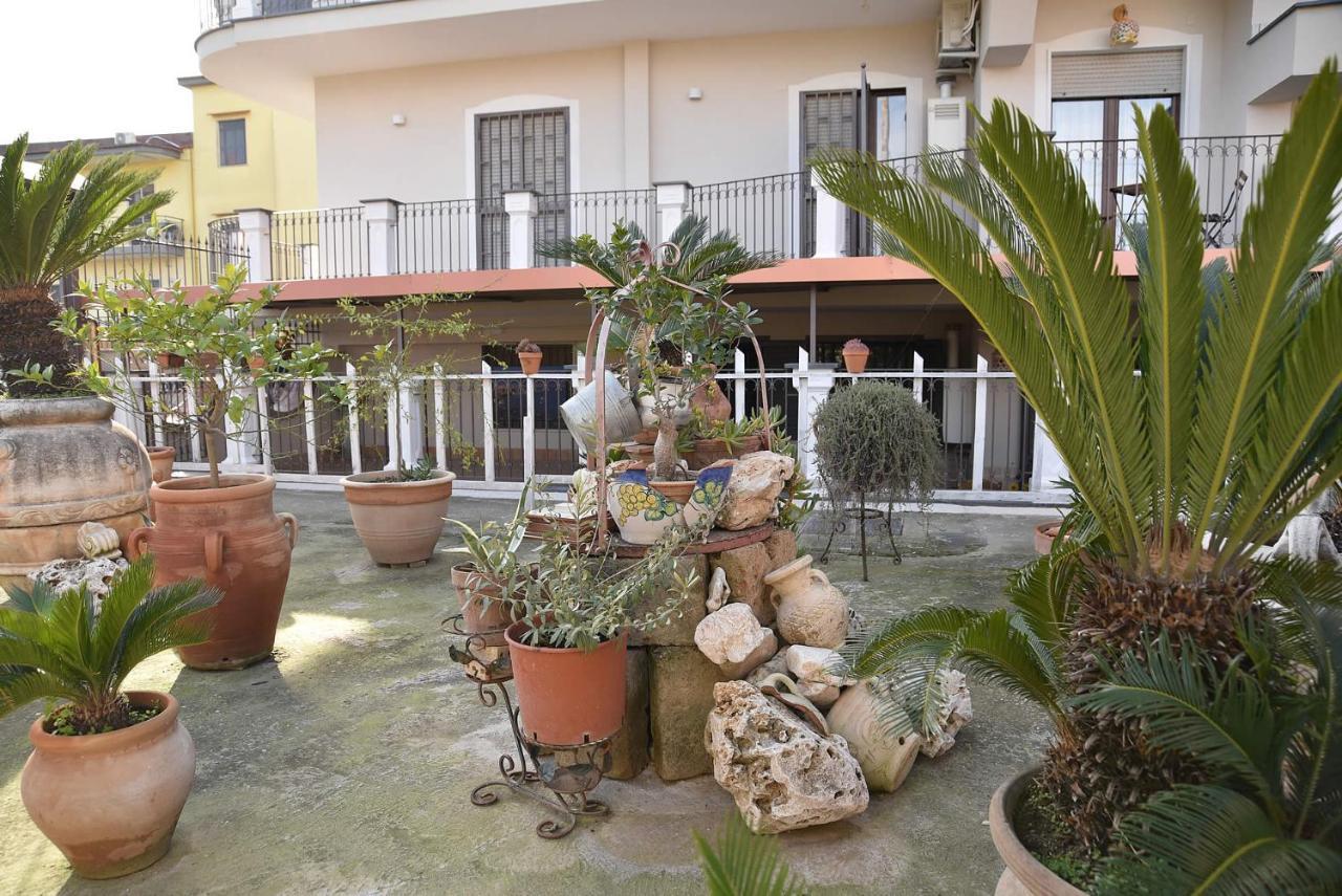 B&B Le Cycas Castellammare di Stabia Exteriör bild