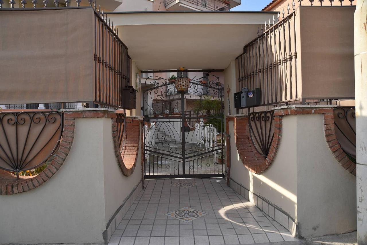 B&B Le Cycas Castellammare di Stabia Exteriör bild